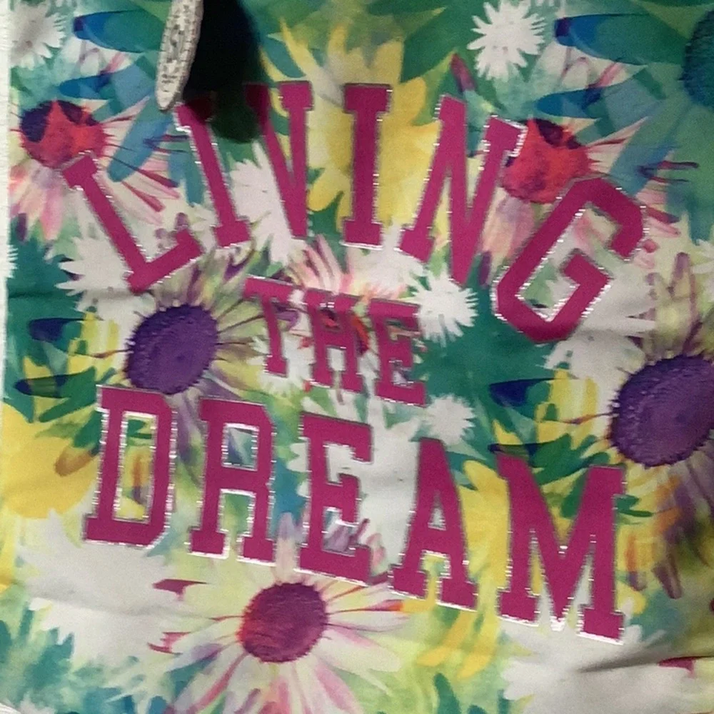 SO NEW - Living the Dream flower TOTE w/ inside pouch